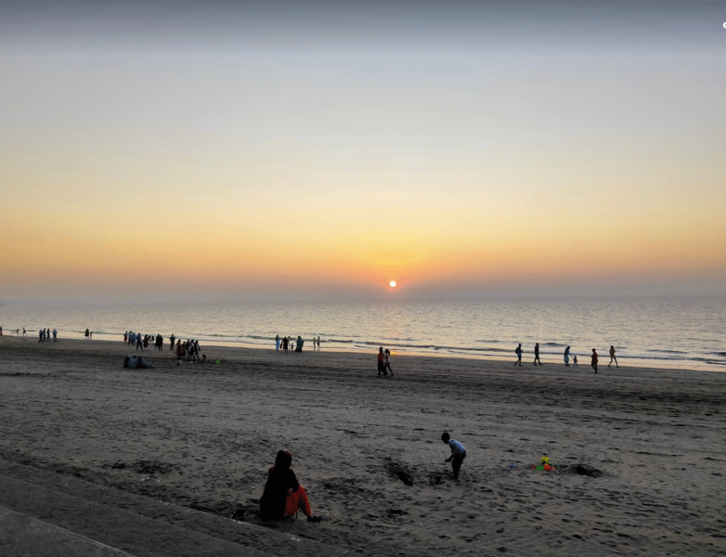 डहाणू बीच ( Dahanu Beach )