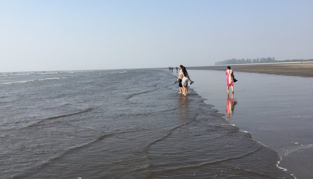 केळवा किनारा पालघर, दिवाळी ट्रिप, पोरी लावणारे लोक